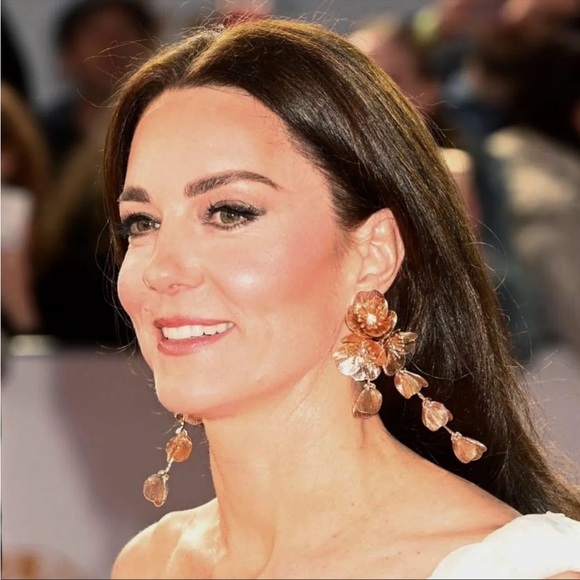 Zara Fashion Kate Middleton Flowers Floral Cascade Drop Statement Earrings - Picture 7 of 16